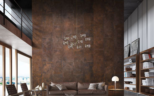 Projets en acier Corten avec habillage mural intérieur de grande hauteur dans un salon contemporain